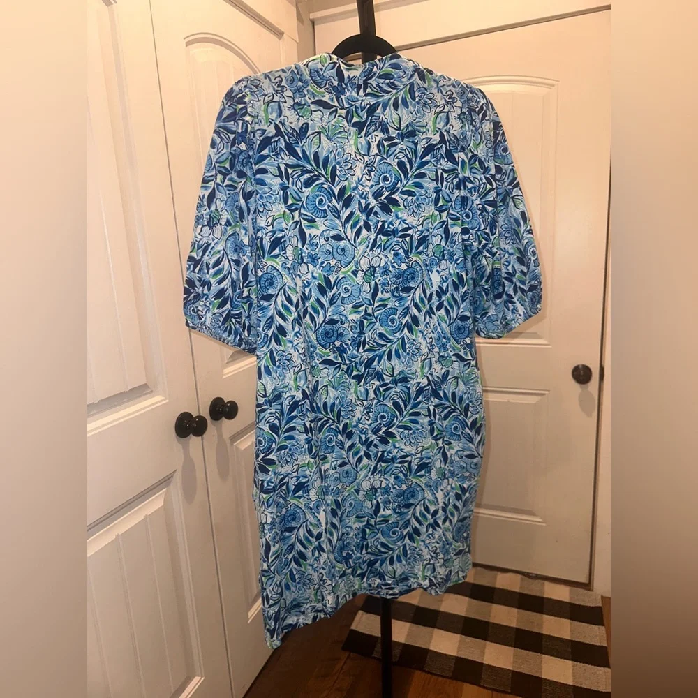 NWT Stella Parker Size Medium Puff Sleeve Floral Blue and Green‎ Women's Dress